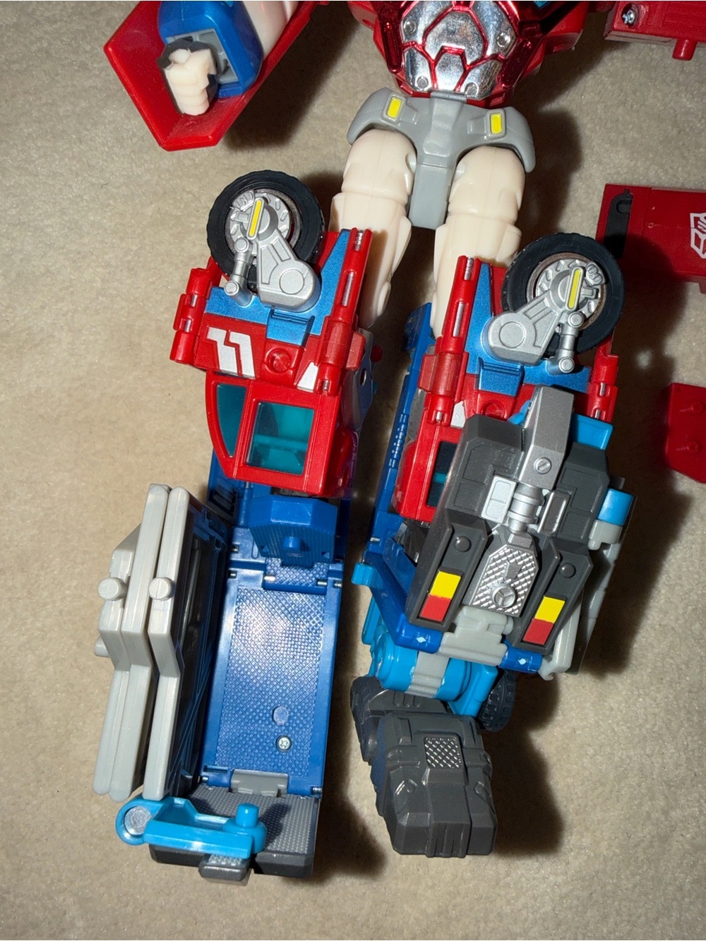 Cybertron Transformer - Picture 2 of 8